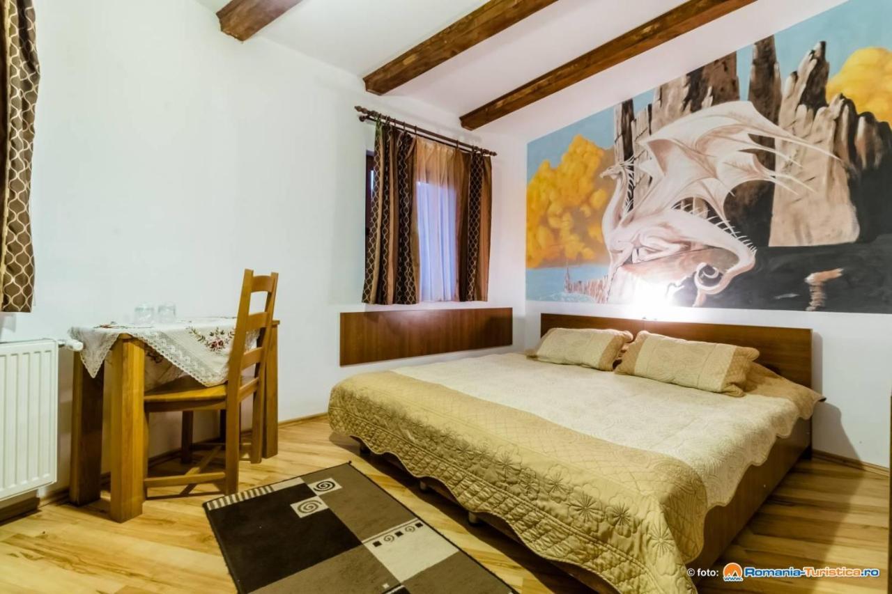 Pensiunea Casa Zmeilor Dragus エクステリア 写真